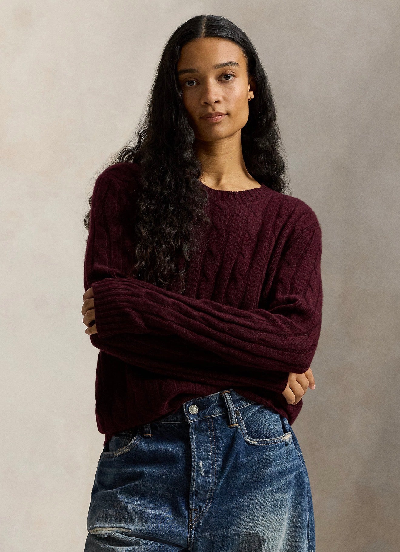 CABLE KNITTED ROUND (BURGUNDY)