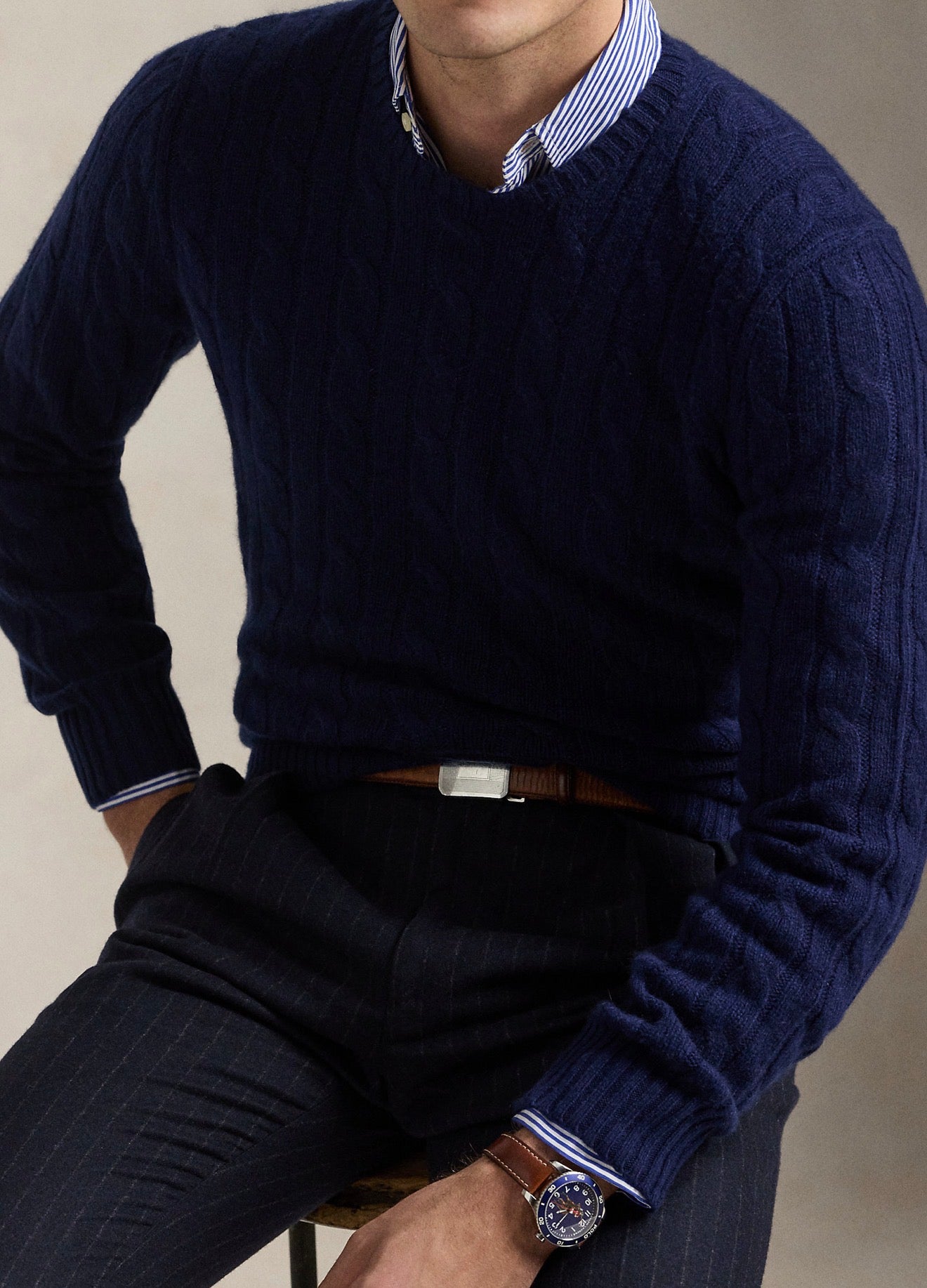 CABLE KNITTED ROUND (NAVY)